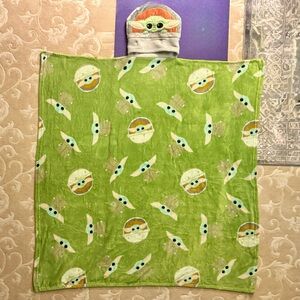 Disney Parks Green Grogu Baby Yoda Travel Blanket with trolley sleeve NWOT